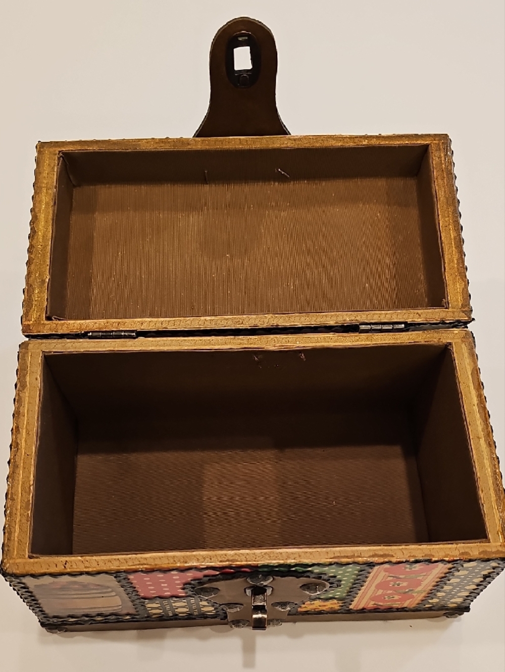 Vintage Mini Patchwork Decoupage Wooden Handbag Purse in Multicolor 8.5x4.75x5 - Picture 8 of 8